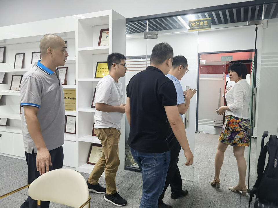 久信達歡迎添可智能看廠，為您帶來環(huán)保包裝解決方案(圖2)